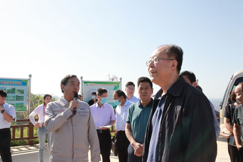 
				   
					河南省人大常委會(huì )黨組副書(shū)記、副主任馬懿一行到洛陽(yáng)黃河同力調研
				 