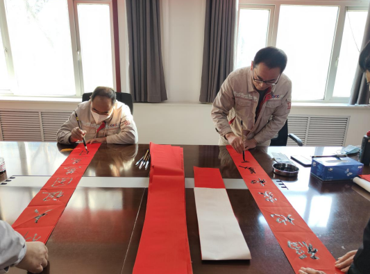 洛陽(yáng)黃河同力水泥有限責任公司開(kāi)展 “新春送溫暖 歡樂(lè )進(jìn)萬(wàn)家”活動(dòng)